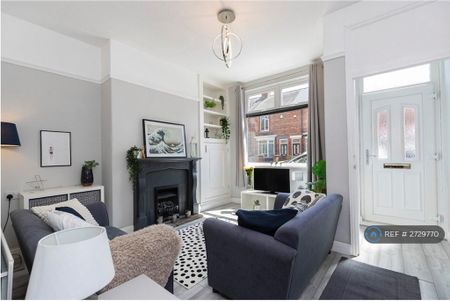 2 bedroom terraced house to rent - Photo 4