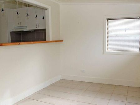 Attractive 3 Bedroom Home - Photo 2