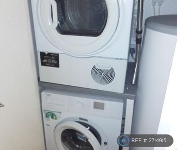 3 bedroom flat to rent - Photo 5