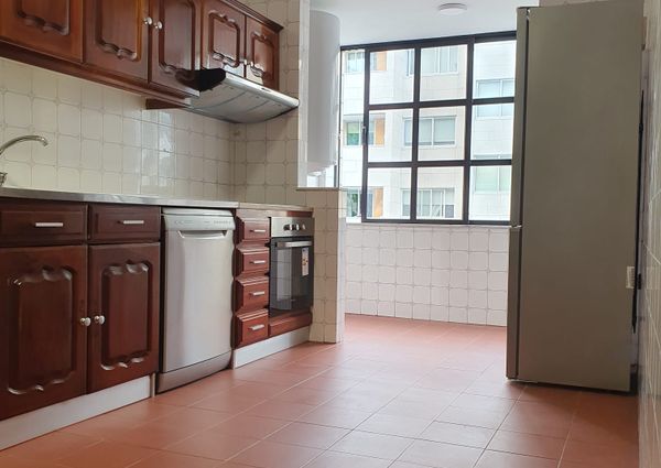 Apartamento T3 situado na zona residencial da Forca, em Aveiro.