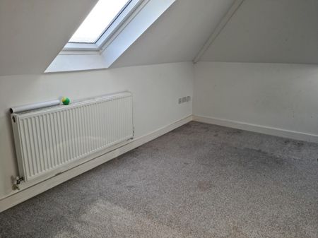 1 bed flat on Redhill Drive - Photo 5