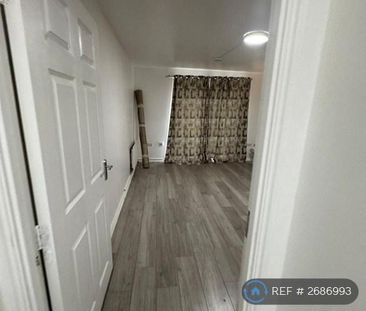 3 bedroom flat to rent - Photo 3