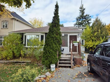 For Lease - 239 Elmwood Avenue, Richmond Hill, Ontario - Photo 2