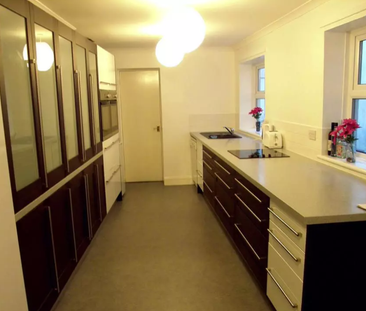 8 bedroom terraced house to rent - Photo 2