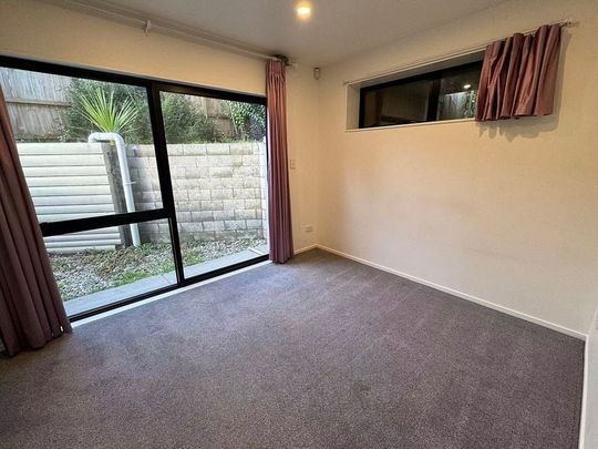 Spacious modern family home with private balcony - Photo 1