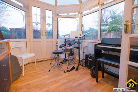 4 bed Detached in Corfield Road , Enfield, N21 1SF - Photo 2