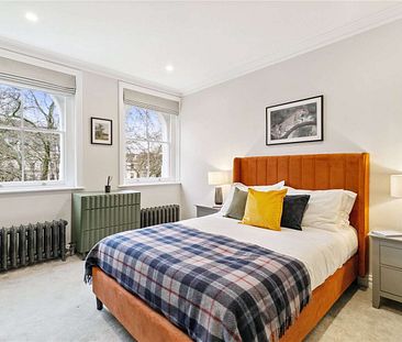 A superb three bedroom apartment located on a sought after garden square in Notting Hill - Photo 1