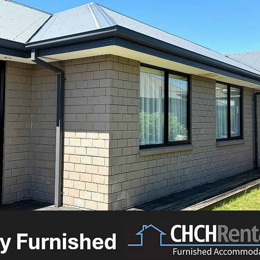 Fully Furnished Modern Spacious Family Home in Prime Subdivision! - Photo 1