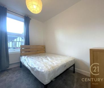 4 bedroom apartment to rent - Photo 6