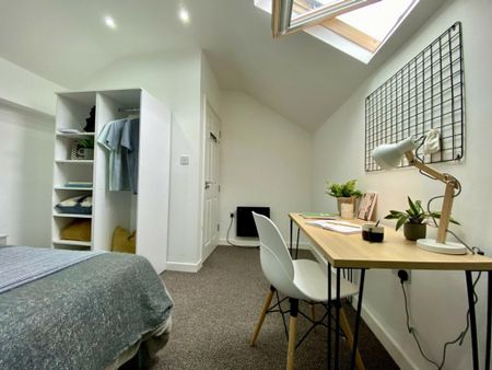 1 bedroom in a house share to rent - Photo 2