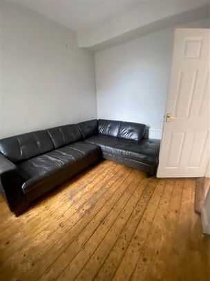 Donegal Road 215, Belfast, BT12 5NA - Photo 1