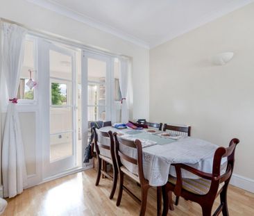 3 bedroom House To Let Total Size: 1037 SQ FT - Photo 2