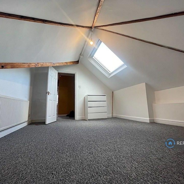 3 bedroom flat to rent - Photo 1