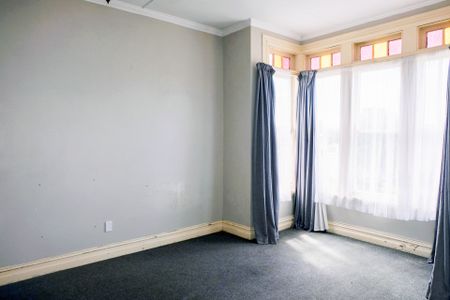 CHARACTER FAMILY HOME - Photo 2