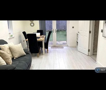 1 bedroom in a house share to rent - Photo 2