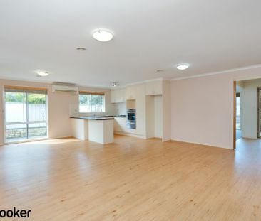 Family-Living in Dunlop - Photo 5