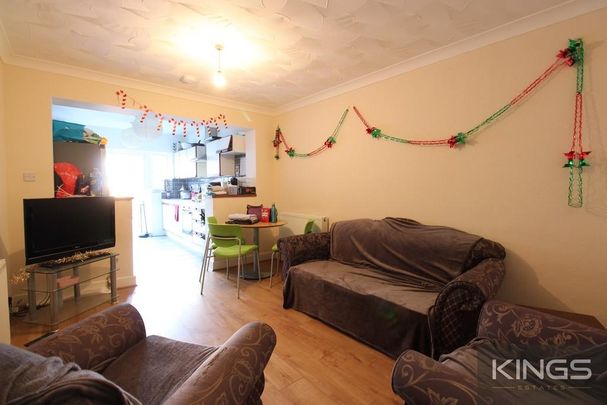 5 bedroom semi-detached house to rent - Photo 1