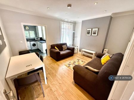 5 bedroom terraced house to rent - Photo 4