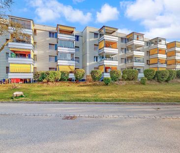 Green surroundings, charming apartment and space for the car. - Photo 1