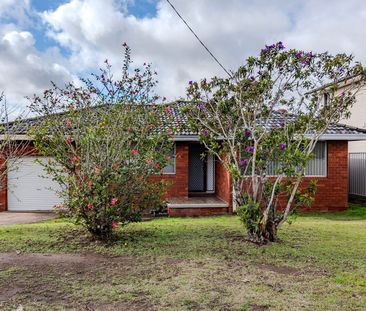 Renovated 3 Bedroom Home - Photo 5