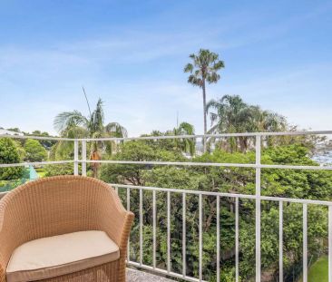 'White Ripples' Stylish Waterfront Extra Large One Bedroom Designer... - Photo 3