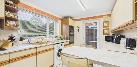 4 bed detached house to rent in Tithe Close, Maidenhead, Berkshire, SL6 2YT - Photo 2