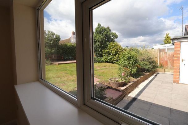 3 bedroom detached bungalow to rent - Photo 1