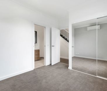 Contemporary Stunner in the Heart of Keysborough! - Photo 5