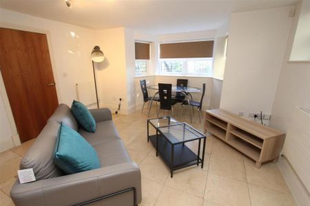 2 bedroom flat to rent - Photo 2
