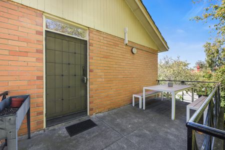 Stunning Two Bedroom Home in Prime Location - Photo 4