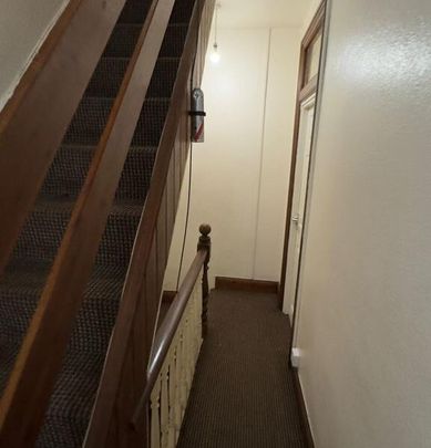 Room 3, Lucas Street, Woodhouse, Leeds, LS6 2JD - Photo 1