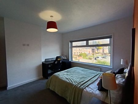 Student Accommodation - Available Now - Photo 3