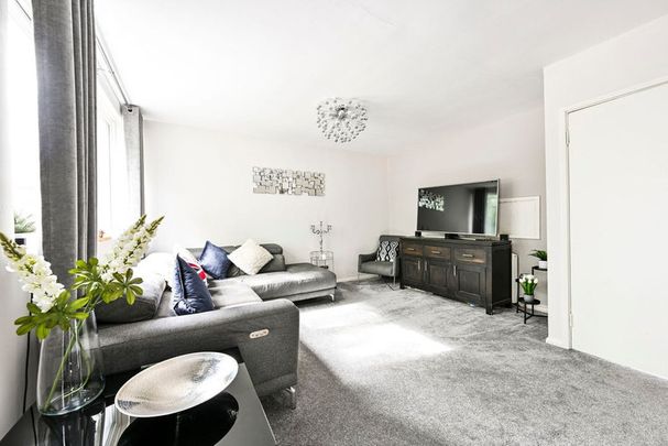 High Street - Photo 1