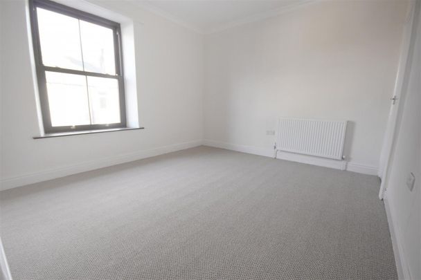 3 Bedroom House - Mid Terrace To Let - Photo 1