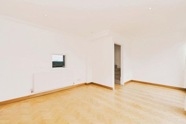 3 bedroom flat to rent - Photo 1