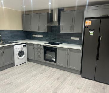 3 bedroom flat to rent - Photo 5