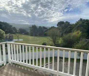 Quiet, sunny 2 bedroom townhouse that overlooks Raroa park - Photo 3