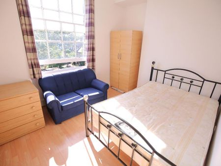 2 bedroom flat to rent - Photo 2