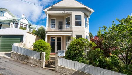 Sunny Upstairs Apartment - Photo 2
