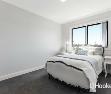 Stunning 3 Bedroom Home - Great Location! - Photo 2