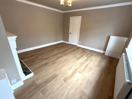 4 bedroom end of terrace house to rent - Photo 3