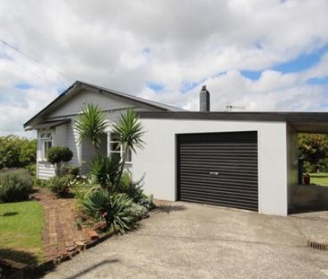 Three bedroom bungalow - Photo 1