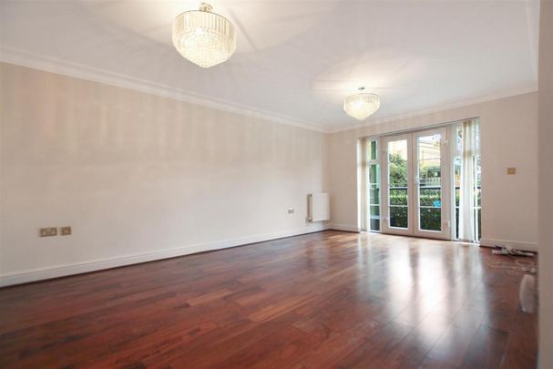 3 bedroom flat to rent - Photo 1