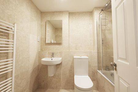 2 bedroom ground floor flat to rent - Photo 5