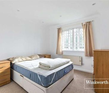 Dorset Mews, Finchley, London, N3 - Photo 2