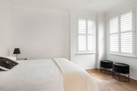 Modern and Sunny One Bedroom Apartment In Premium Location - Photo 2