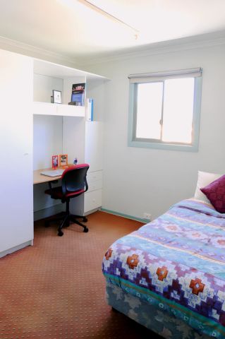 2 Bedroom Apartment Whole apartment - Photo 2