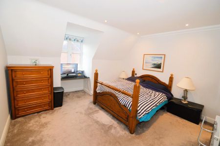 2 bedroom penthouse to rent - Photo 4