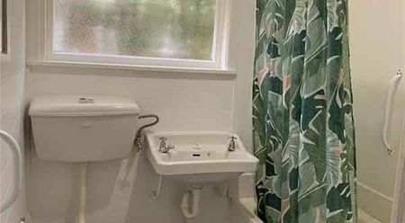 CHARMING TWO BEDROOM TOWNHOUSE: - Photo 4