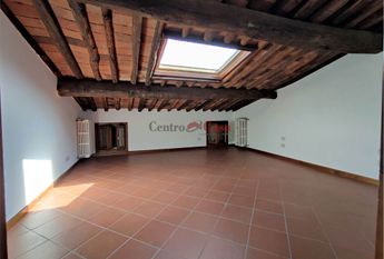 Caratteristica mansarda arredata di sola cucina!